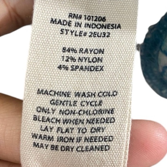 SOFT SURRONDINGS womens leggings Blue Floral Superslim Myriad High Rise Knit EUC - Picture 7 of 10